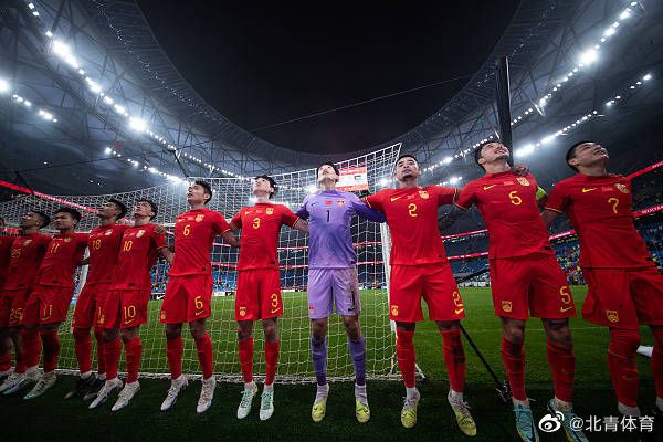 主演新剧《肯尼迪》聚焦著名政治家族 2 堪比时装周!