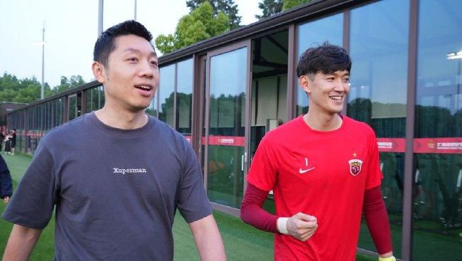 CCTV6 VIP影院 搜索 电影 星闻 独家 更多 专题 图片 视频 滚动 首页 新闻 大片 影库 CCTV6 VIP影院 客户端 电影网>新闻>原创深度策划 《流浪地球2》等获华表奖优秀故事片 张译惠英红分获优秀男女演员 时间：2025.