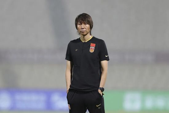 丽贝卡·豪尔、本·金斯利、斯坦利·图齐、萨曼莎·巴克斯、唐·钱德尔等明星都出 《金钱怪兽》发布会 克鲁尼与罗伯茨亲密无间 2016-05-13 当地时间2016年5月12日，第69届戛纳电影节：非竞赛展映单元《金钱怪兽》举行发布会，该影片由朱迪·福斯特执导，乔治·克鲁尼、朱莉娅·罗伯茨、凯特瑞娜·巴尔夫、杰克·奥康奈尔等主演亮相。