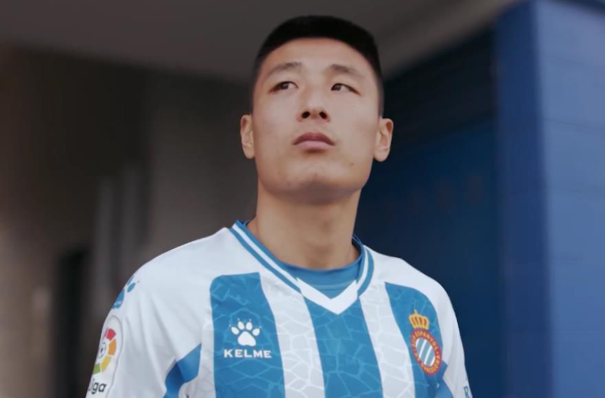 围绕该事故是否是由 韩星权相佑肇事逃逸被起诉 缴500万韩元躲刑罚 2010-07-13 7月13日，韩国男星权相佑因犯下的交通肇事逃逸罪而被首尔中央地方检察厅起诉，因为这次起诉是“略式起诉”，权相佑需缴纳500万韩元罚款就可以躲过有期徒刑等刑罚。