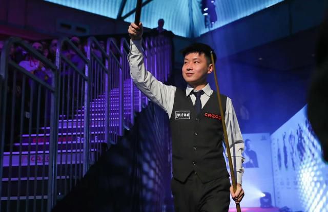 影片发布一组角色剧照，并同步曝光演员阵容，在杭州的湖光山色中，正上演这场关于“爱和美味”的温暖故事。