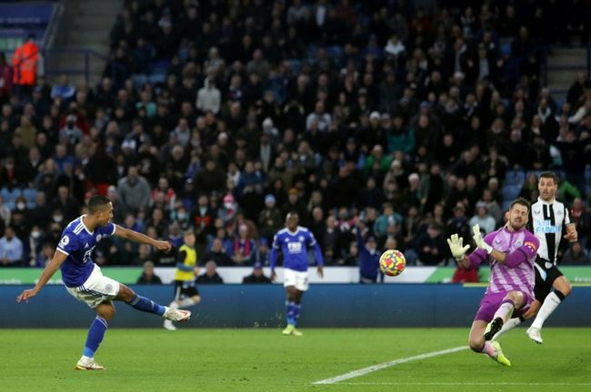 作为《寒战》系列时隔十年的回归之作，此次不仅有周润发、郭富.