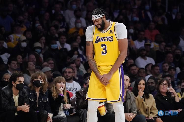 朱一龙自然光感大片曝光 美好又静谧造型帅气满分 2021-01-25 1月25日，工作室分享了一组朱一龙的自然光感大片，白色的衬衫，静谧的眼神，自然透露着慵懒；倚靠在树边的造型，自然舒适清新又美好，每款造型都帅气满分。
