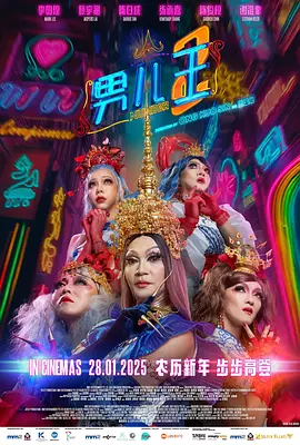 ”照片中，石头戴着帽子嘬着吸管，好像并没有留意偷拍他的爸爸，一脸呆萌。